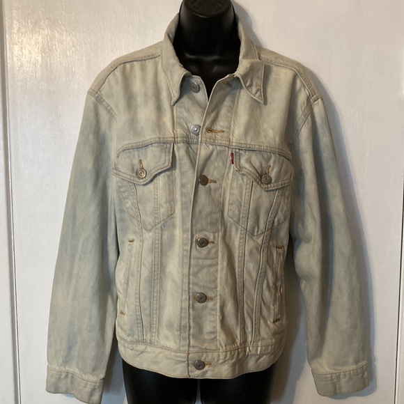 Levi’s Women’s Floral Embroidered Light Wash Jean Denim Jacket - Picture 5 of 7